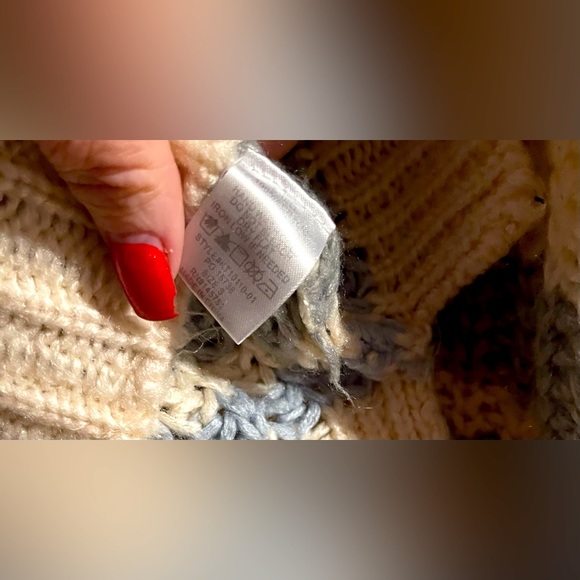 ❤️Sweater Shoulder less🌺Like New Condition turtleneck❤️ - Picture 9 of 13